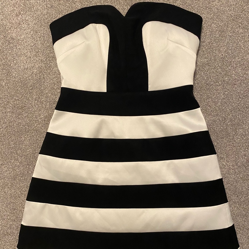 Cocktail dress-Laundry by shelli segal sz 0